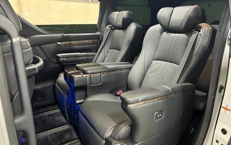 Toyota Alphard III, 2021 год, 3 386 000 рублей, 16 фотография