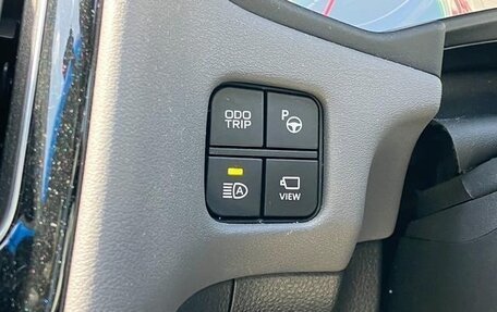 Toyota Crown, 2021 год, 2 348 000 рублей, 18 фотография