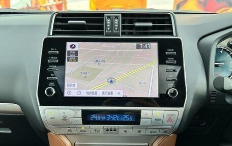 Toyota Land Cruiser Prado 150 рестайлинг 2, 2022 год, 3 168 000 рублей, 22 фотография