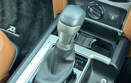 Toyota Land Cruiser Prado 150 рестайлинг 2, 2022 год, 3 168 000 рублей, 27 фотография
