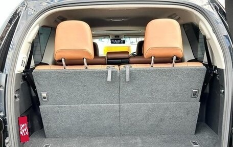 Toyota Land Cruiser Prado 150 рестайлинг 2, 2022 год, 3 168 000 рублей, 36 фотография