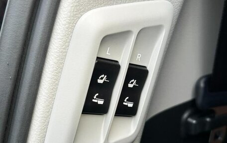 Toyota Land Cruiser Prado 150 рестайлинг 2, 2022 год, 3 168 000 рублей, 39 фотография