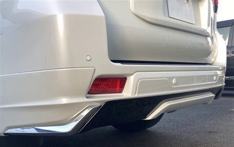 Toyota Land Cruiser Prado 150 рестайлинг 2, 2022 год, 3 256 000 рублей, 6 фотография