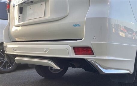 Toyota Land Cruiser Prado 150 рестайлинг 2, 2022 год, 3 256 000 рублей, 9 фотография