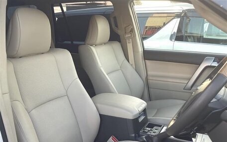 Toyota Land Cruiser Prado 150 рестайлинг 2, 2022 год, 3 256 000 рублей, 19 фотография