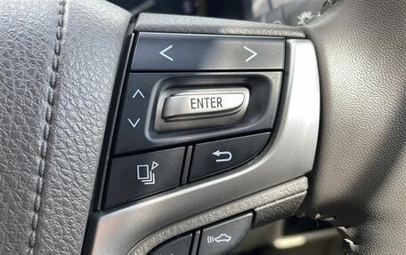 Toyota Land Cruiser Prado 150 рестайлинг 2, 2022 год, 3 256 000 рублей, 25 фотография