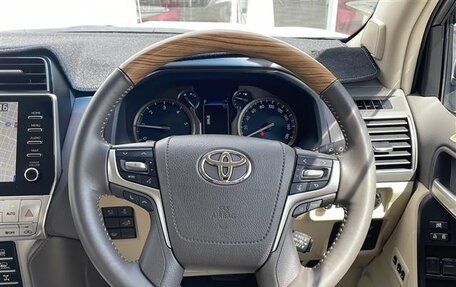 Toyota Land Cruiser Prado 150 рестайлинг 2, 2022 год, 3 256 000 рублей, 23 фотография