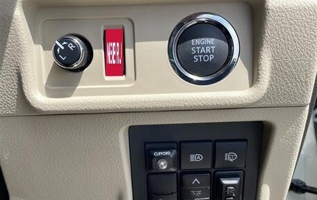 Toyota Land Cruiser Prado 150 рестайлинг 2, 2022 год, 3 256 000 рублей, 29 фотография