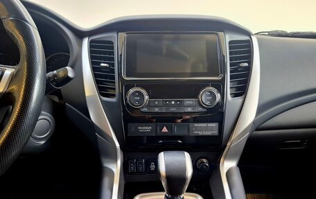 Mitsubishi Pajero Sport III рестайлинг, 2019 год, 3 400 000 рублей, 12 фотография