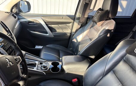 Mitsubishi Pajero Sport III рестайлинг, 2019 год, 2 999 999 рублей, 10 фотография