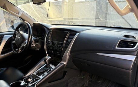 Mitsubishi Pajero Sport III рестайлинг, 2019 год, 2 999 999 рублей, 14 фотография