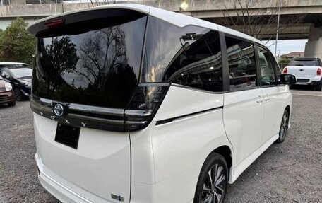 Toyota Voxy, 2022 год, 2 654 000 рублей, 6 фотография