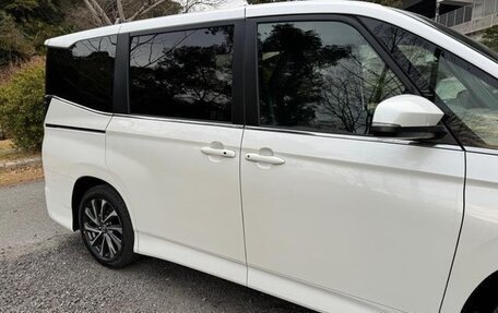 Toyota Voxy, 2022 год, 2 654 000 рублей, 7 фотография