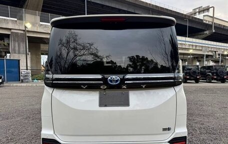 Toyota Voxy, 2022 год, 2 654 000 рублей, 5 фотография