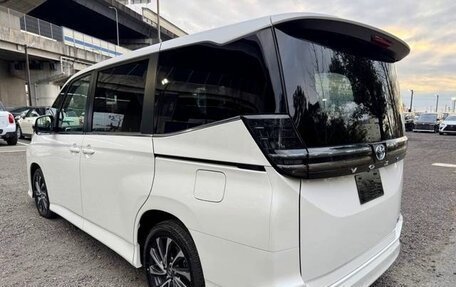 Toyota Voxy, 2022 год, 2 654 000 рублей, 4 фотография