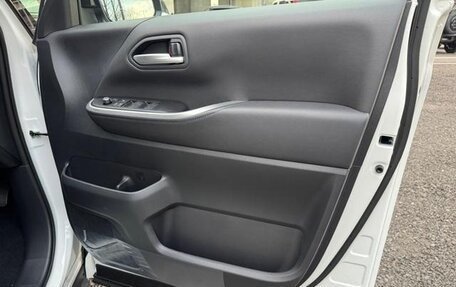 Toyota Voxy, 2022 год, 2 654 000 рублей, 10 фотография