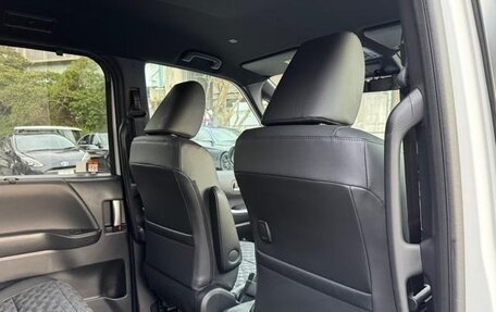Toyota Voxy, 2022 год, 2 654 000 рублей, 33 фотография