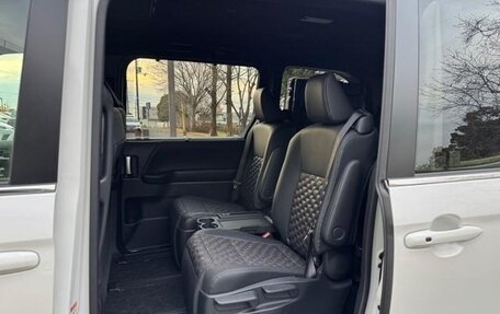 Toyota Voxy, 2022 год, 2 654 000 рублей, 39 фотография