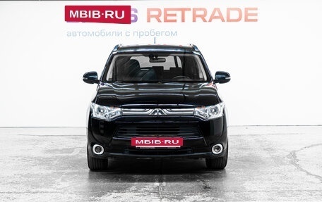 Mitsubishi Outlander III рестайлинг 3, 2013 год, 1 350 000 рублей, 2 фотография