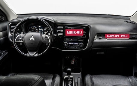 Mitsubishi Outlander III рестайлинг 3, 2013 год, 1 350 000 рублей, 17 фотография
