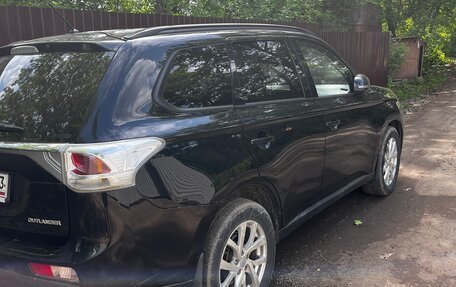 Mitsubishi Outlander III рестайлинг 3, 2013 год, 1 200 000 рублей, 2 фотография