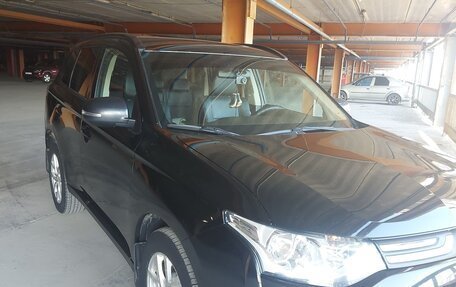 Mitsubishi Outlander III рестайлинг 3, 2013 год, 1 200 000 рублей, 4 фотография