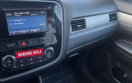 Mitsubishi Outlander III рестайлинг 3, 2013 год, 1 200 000 рублей, 5 фотография