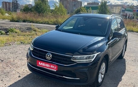 Volkswagen Tiguan II, 2021 год, 2 700 000 рублей, 1 фотография