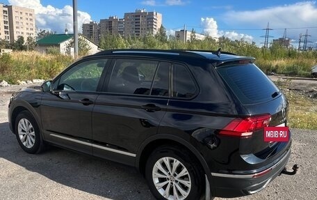 Volkswagen Tiguan II, 2021 год, 2 700 000 рублей, 2 фотография