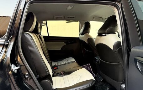 Toyota Highlander, 2022 год, 3 500 000 рублей, 9 фотография