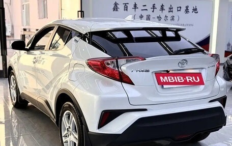 Toyota C-HR I рестайлинг, 2022 год, 1 930 000 рублей, 9 фотография