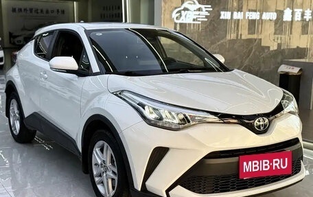 Toyota C-HR I рестайлинг, 2022 год, 1 930 000 рублей, 3 фотография