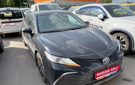 Toyota Camry, 2021 год, 2 950 000 рублей, 2 фотография