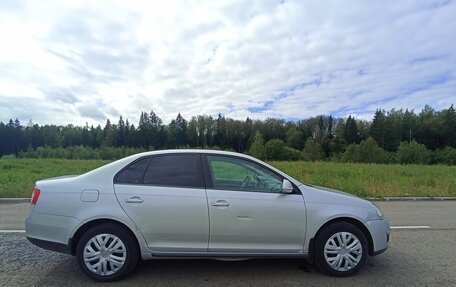 Volkswagen Jetta VI, 2010 год, 655 000 рублей, 3 фотография