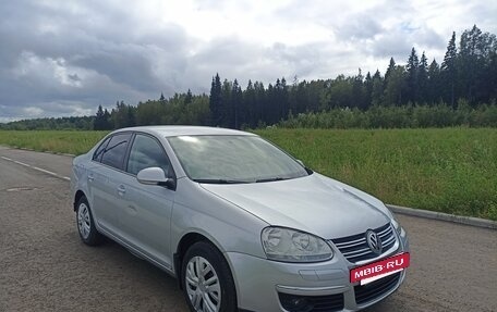Volkswagen Jetta VI, 2010 год, 655 000 рублей, 2 фотография