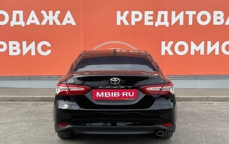 Toyota Camry, 2018 год, 2 820 000 рублей, 6 фотография