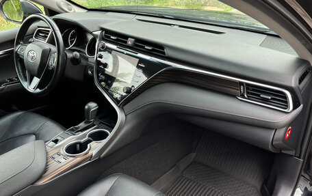 Toyota Camry, 2018 год, 2 820 000 рублей, 28 фотография