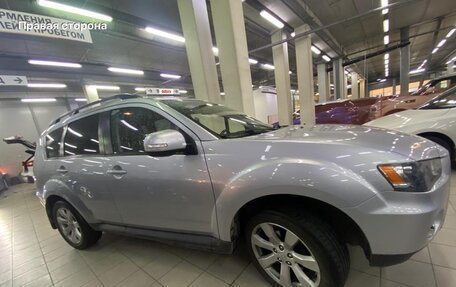 Mitsubishi Outlander III рестайлинг 3, 2011 год, 1 400 000 рублей, 2 фотография
