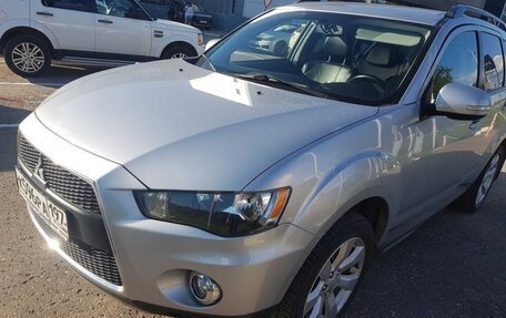 Mitsubishi Outlander III рестайлинг 3, 2011 год, 1 400 000 рублей, 8 фотография