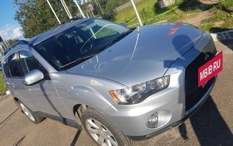 Mitsubishi Outlander III рестайлинг 3, 2011 год, 1 400 000 рублей, 10 фотография