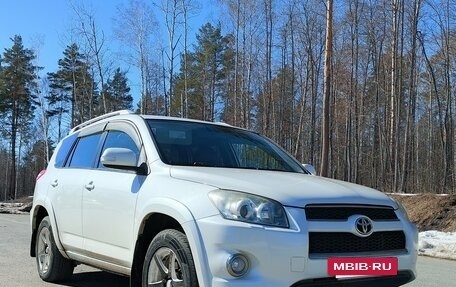 Toyota RAV4, 2011 год, 1 650 000 рублей, 2 фотография