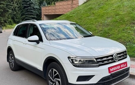 Volkswagen Tiguan II, 2018 год, 2 650 000 рублей, 2 фотография