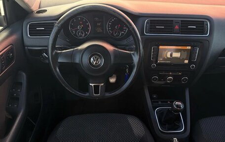 Volkswagen Jetta VI, 2011 год, 830 000 рублей, 8 фотография