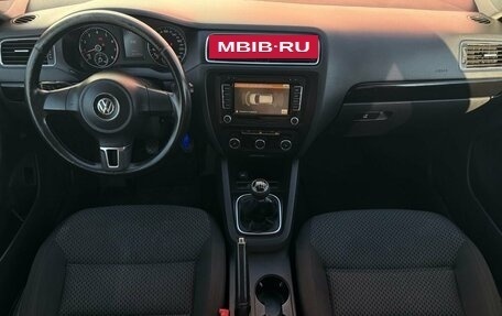 Volkswagen Jetta VI, 2011 год, 830 000 рублей, 7 фотография