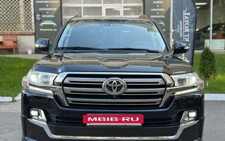 Toyota Land Cruiser 200, 2018 год, 6 190 000 рублей, 2 фотография