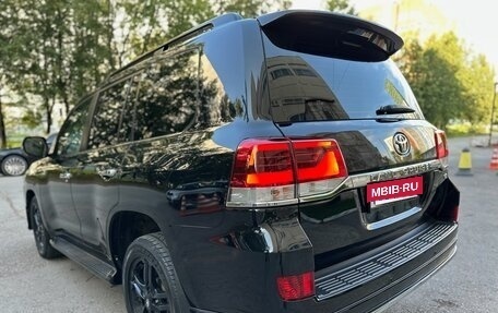 Toyota Land Cruiser 200, 2018 год, 6 190 000 рублей, 9 фотография