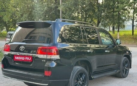 Toyota Land Cruiser 200, 2018 год, 6 190 000 рублей, 16 фотография
