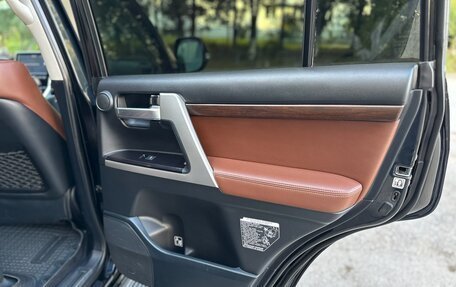 Toyota Land Cruiser 200, 2018 год, 6 190 000 рублей, 28 фотография