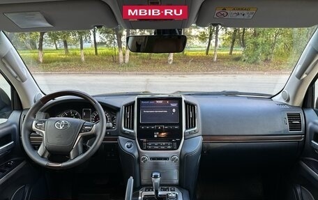Toyota Land Cruiser 200, 2018 год, 6 190 000 рублей, 23 фотография
