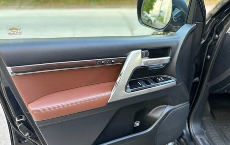 Toyota Land Cruiser 200, 2018 год, 6 190 000 рублей, 36 фотография